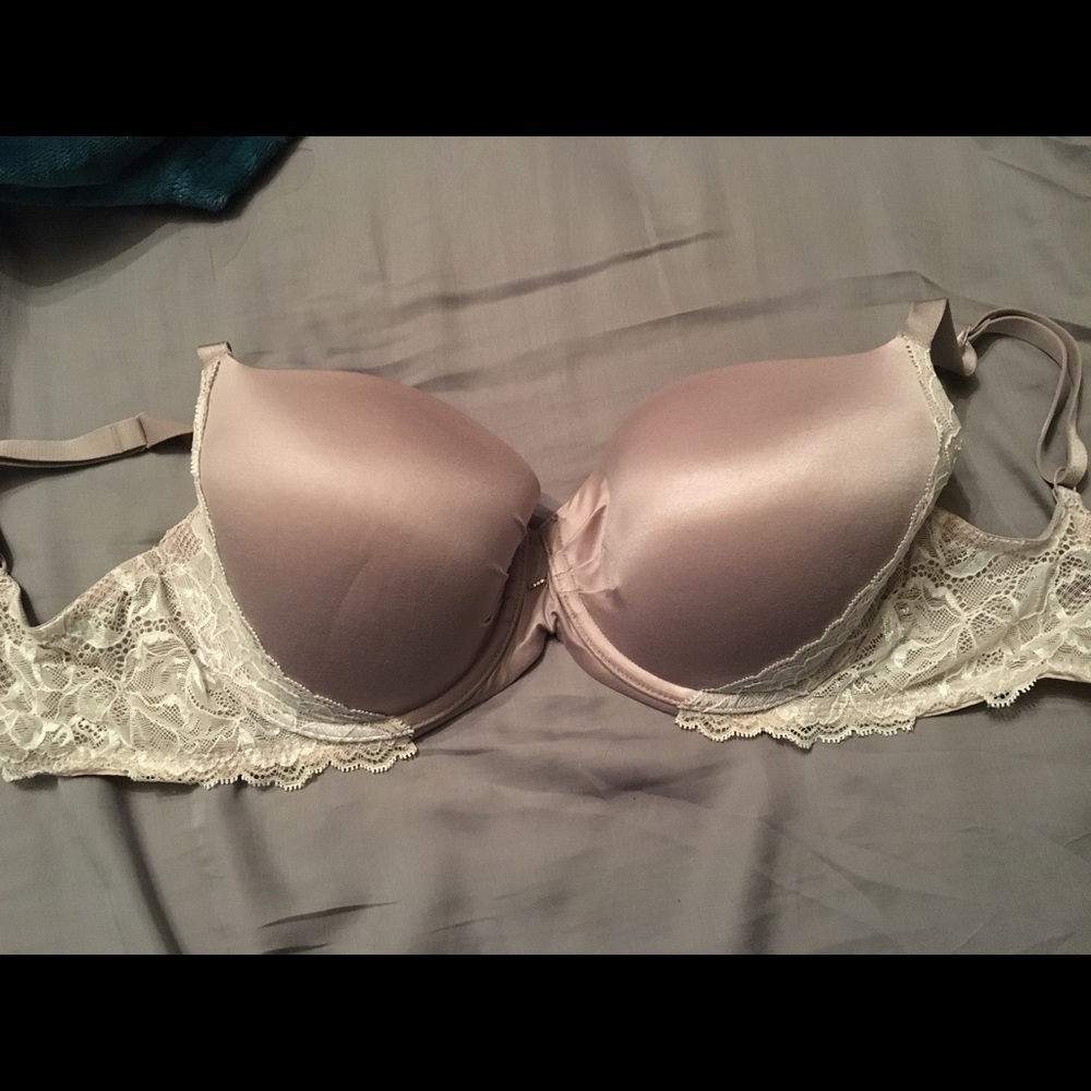 34DDD Victoria’s Secret Lined Demi Bra